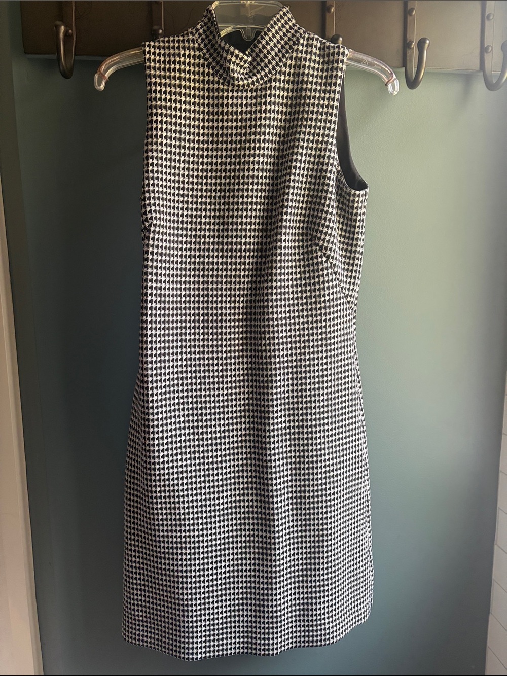 J McLaughlin Small Sleeveless Houndstooth Shift Dress - Black & White